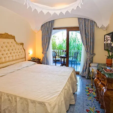 Hotell Delfini 4*