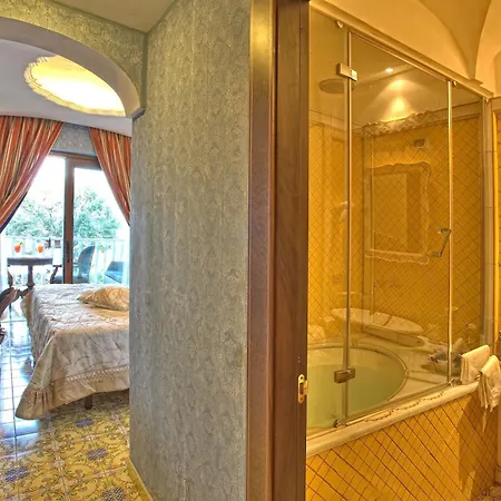 Delfini Hotell 4*