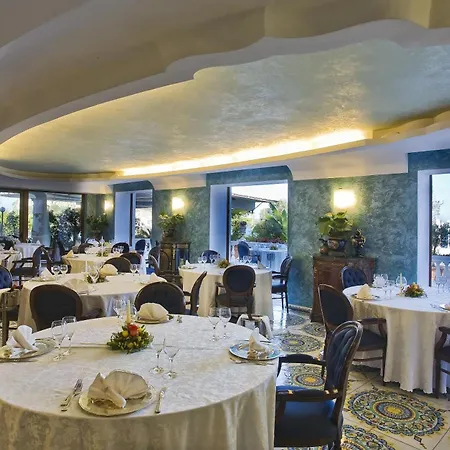 Hotell Delfini 4*