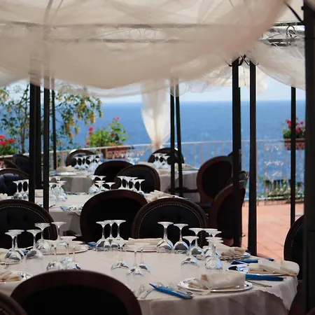 Hotell Delfini 4*