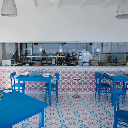 Delfini Hotell